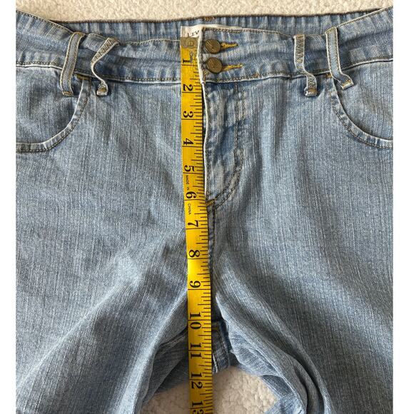 Levi Strauss Signature Denim Shorts Women's Sz 12 Light Wash Pockets Stretch - Picture 5 of 8